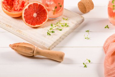 Kekikli greyfurt limonata