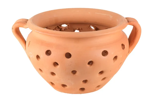 Keramische pot met gaten voor het bakken van kastanjes — Stockfoto