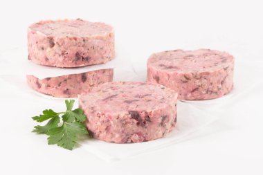 Pancar ve beyaz fasulye ile çiğ vejetaryen burger