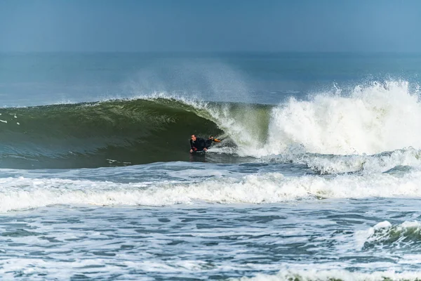 Bodyboarder surfing ocean wave — Stock Photo, Image