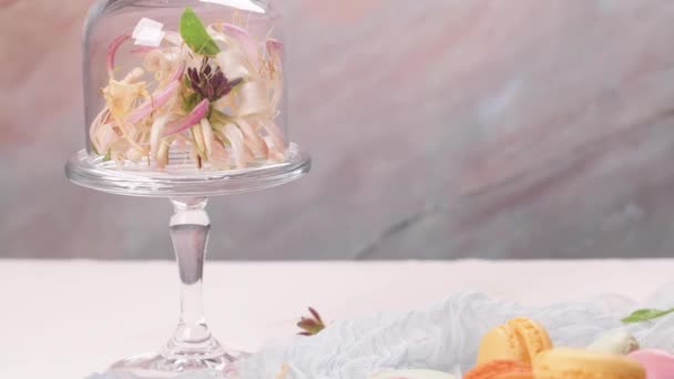 Μια Γαλλική Γλυκιά Λιχουδιά Μακαρονάδες Ποικιλία Closeup Χρώμα Φρέσκα Αμυγδαλωτά — Αρχείο Βίντεο