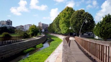 OVAR, PORTUGAL - CIRCA AUGust 2020: Aveiro Bölgesi İş Kuvöz, Polo de Ovar Cster Nehri 'nin yanındaki şehir merkezinde yer almaktadır..