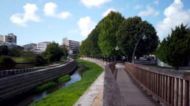 OVAR, PORTUGAL - CIRCA AUGust 2020: Aveiro Bölgesi İş Kuvöz, Polo de Ovar Cster Nehri 'nin yanındaki şehir merkezinde yer almaktadır..