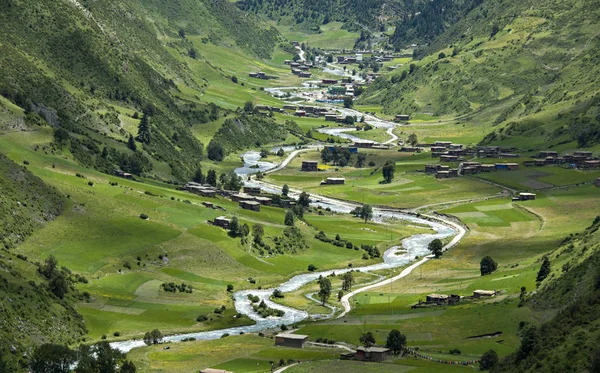 Den Tibetanska Byar Blå Himmel Och Skriva Molnet — Stockfoto