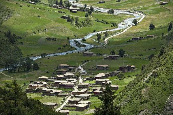 Tibet Köy Altında Mavi Gökyüzü Bulut Yazmak — Stok fotoğraf