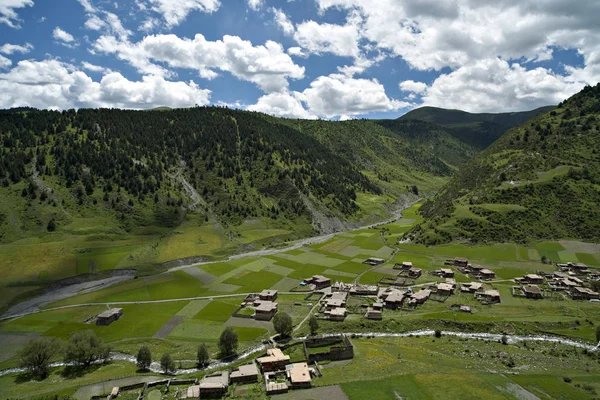 Tybetańskich Wiosek Niebieski Niebo Napisz Chmury — Zdjęcie stockowe