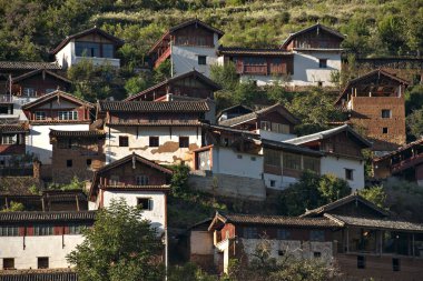 yeşil dağda geleneksel köylerde.