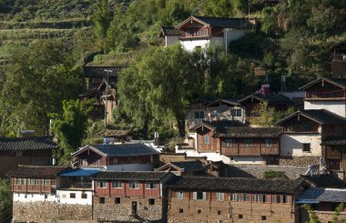 yeşil dağda geleneksel köylerde.