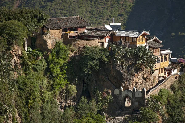 Las Antiguas Viviendas Edificando Sobre Gran Piedra — Foto de Stock