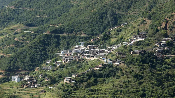 山中的村庄房屋 — 图库照片