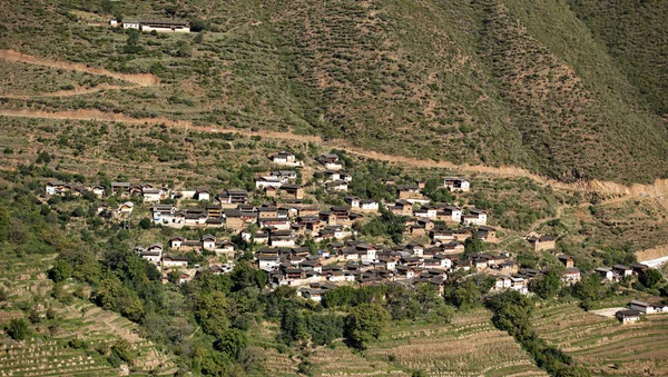 Teras Alanları Dağlarda Köy Evleri — Stok fotoğraf