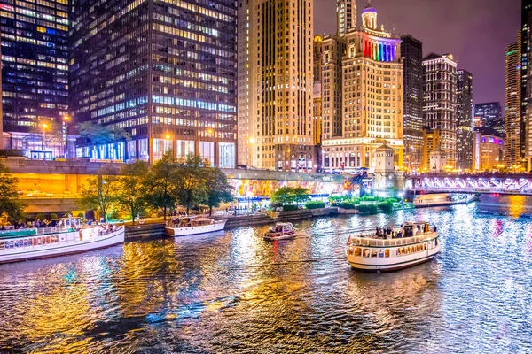 Beautiful Downtown Chicago Night Lit Buildings River Bridge — Stock Photo, Image