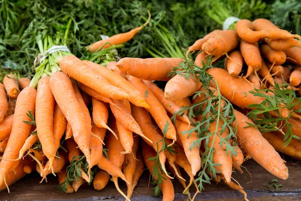 Skörd Ekologiskt Odlade Morötter Displayen Farmers Market — Stockfoto