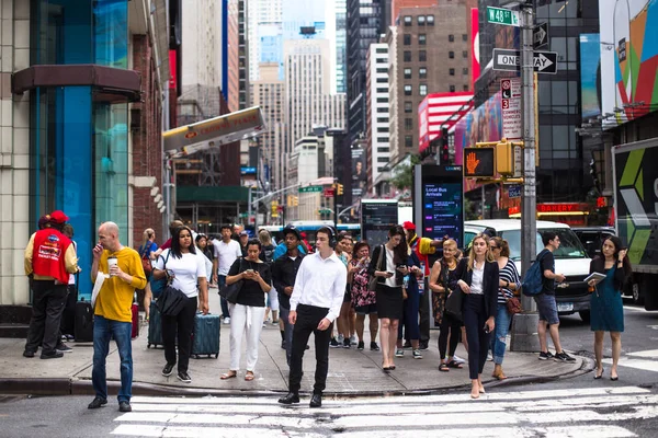 New York City July 2018 Busy Sidewalk Times Square Manhattan — Stock Photo, Image