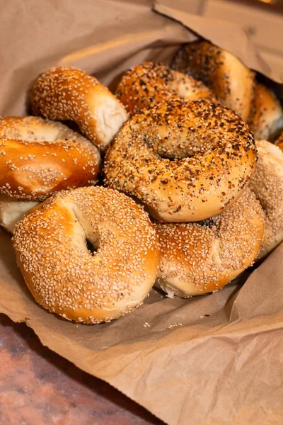 Variety Assorted Authentic New York Style Bagels Seeds Brown Paper — Stock Photo, Image