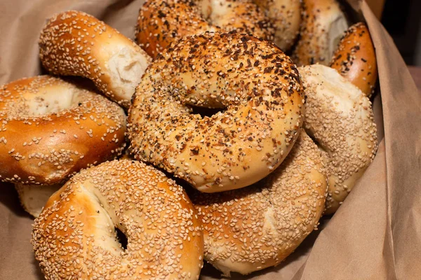 Variety Assorted Authentic New York Style Bagels Seeds Brown Paper — Stock Photo, Image