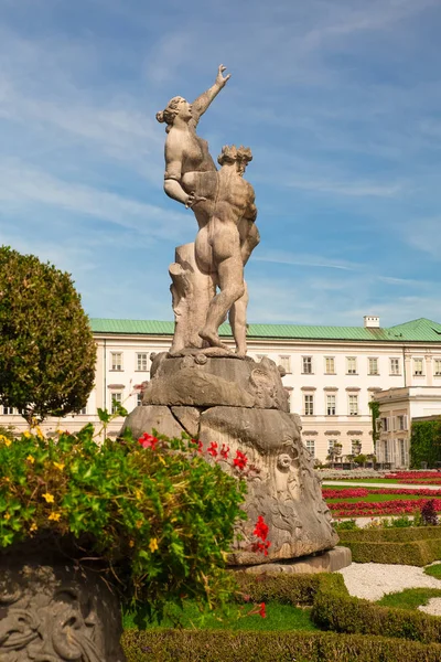在阳光明媚的日子里 从美丽的米拉贝尔花园和宫殿在奥地利萨尔茨堡 — 图库照片
