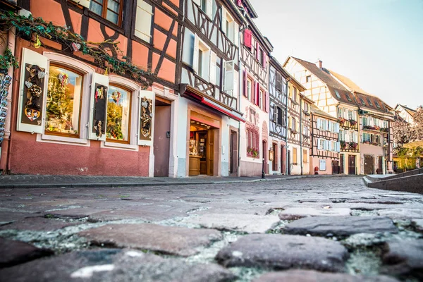 Niskiej Perspektywy Brukowanej Uliczce Zabytkowej Miejscowości Strasbourg Francja — Zdjęcie stockowe