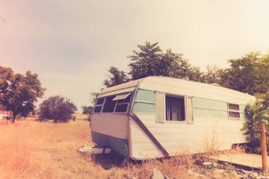 Karavan karavan römork retro tonda etkisi ile aşağı kırık vintage