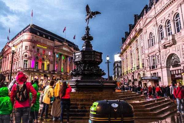 London England October 2014 Night Street Scene Piccadilly Circus Buildings — Stock Photo, Image