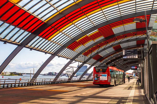 Amsterdam Hollanda Eylül 2018 Central Station Amsterdam Otobüs Platform Tekneler — Stok fotoğraf