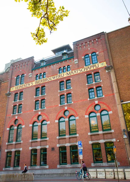 荷兰阿姆斯特丹 2018年9月2日 阿姆斯特丹喜力啤酒厂总部的外部景观 — 图库照片