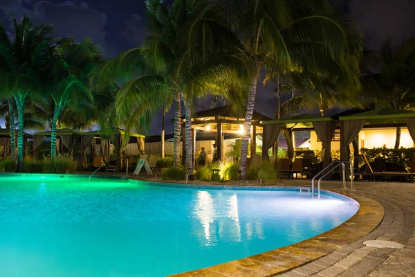 Piękny Basen Hotel Nocy Światła Palm Tropikalnych Lokalizacji — Zdjęcie stockowe