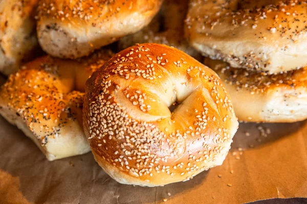 Választék Friss Sült Hiteles New York Stílusú Magot Bagel — Stock Fotó