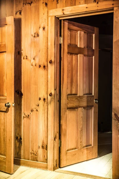 Intérieur Chambre Avec Portes Boiseries Intérieur Une Belle Cabane Bois — Photo