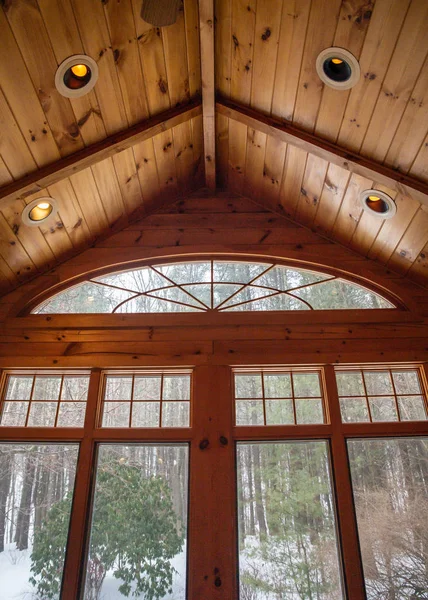 Fenêtres Intérieures Dans Une Belle Cabane Bois — Photo