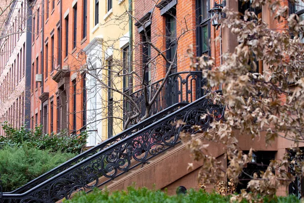 Pohled Barevné Bytových Domů Brownstones Hezké Ulici New York City — Stock fotografie