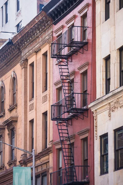 Vintage Tégla Épület New York City Fire Escape Építészeti Részletek — Stock Fotó