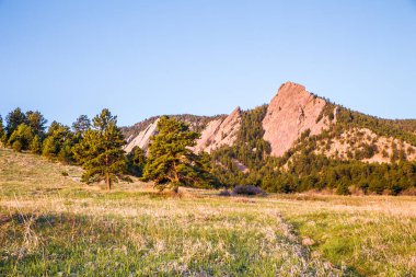 Boulder Colorado dağ manzarası ile Flatirons Chautauqua Parkı