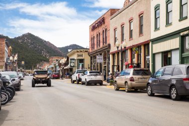 Idaho Springs, Colorado - 29 Nisan 2018: Sokak sahne tarihi Batı Idaho Springs, Colorado maden kasabası.