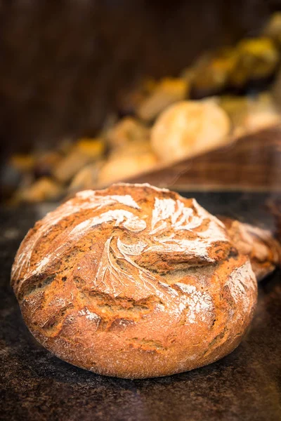 Bageri Uppvisning Färsk Limpa Knaprig Bröd — Stockfoto