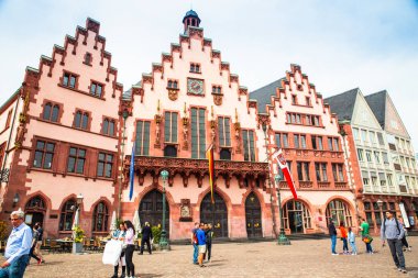 Frankfurt, Almanya - 23 Nisan 2019: Altstadt'taki eski mimariye bakış, Frankfurt, Almanya'da eski şehir, 