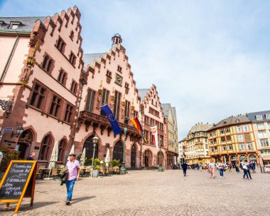 Frankfurt, Almanya - 23 Nisan 2019: Altstadt'taki eski mimariye bakış, Frankfurt, Almanya'da eski şehir, 