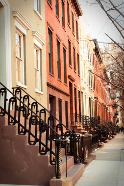 Güzel tuğla ve brownstone New York city daire Satır dışarıdan görülen.