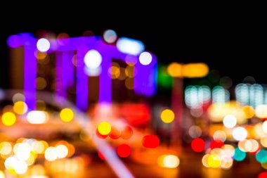 Parlak renkli şehir ışığı defokus bulanıklığı