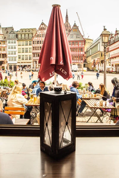 Frankfurt Allemagne Avril 2019 Vue Personnes Qui Dînent Extérieur Dans — Photo