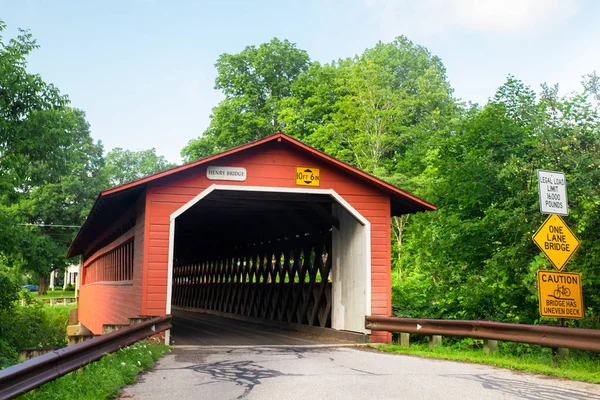 Puente Cubierto Histórico Henry Puente Visto Desde Bennington Vermont —  Fotos de Stock