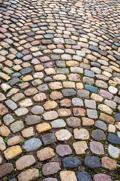Πολύχρωμο Πλακόστρωτο Μοτίβο Στο Παλιό Ευρωπαϊκό Λιθόστρωτο Δρόμο — Φωτογραφία Αρχείου