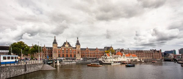 Widok Kanał Amsterdamie Dworca Centralnego Widoku — Zdjęcie stockowe