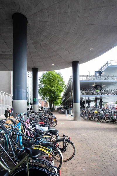 Amsterdão Países Baixos Agosto 2019 Estacionamento Bicicleta Fora Estação Central — Fotografia de Stock