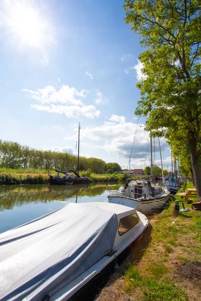 Utsikt Över Båtarna Längs Kanalen Sett Från Edam Nederländerna — Stockfoto