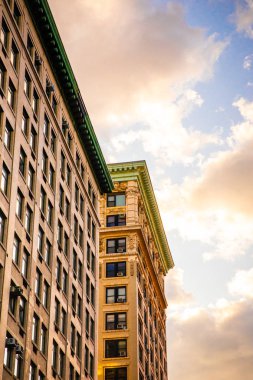 Bina eski New York mimarisi örneği gösterir.