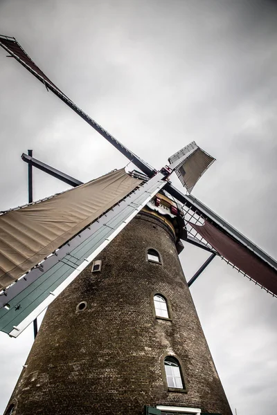 Голландская Ветряная Мельница Киндердейке — стоковое фото