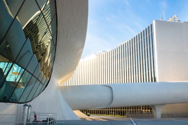 New York City, New York - 20 Eylül 2019: Tarihi Twa Hotel 'in dış görüntüsü, daha önce Queens Ny' deki Kennedy Havaalanı 'ndaki Twa Flight Center.