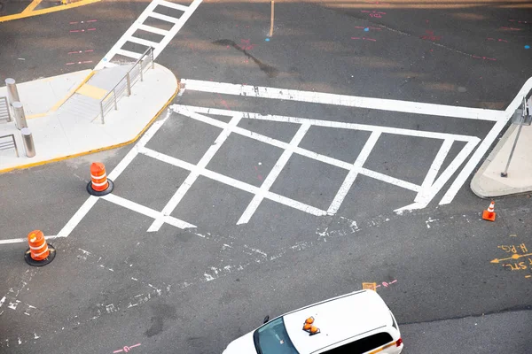 Şaretli Minibüslü Yol Manzarası — Stok fotoğraf