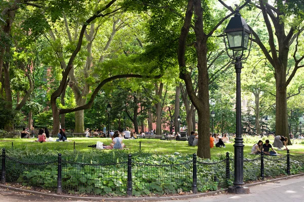 New York City Augustus 2020 Mensen Ontspannen Een Zomermiddagscène Washington — Stockfoto